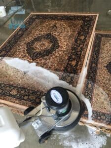 ניקוי שטיח פרסי עבודת יד עם מכונה מיוחדת לניקוי שטיחים
