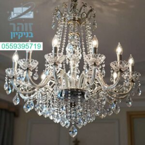 שירות ניקוי מקצועי לנברשות קריסטל בגובה להחזרת הברק והזוהר המרהיב لביתכם