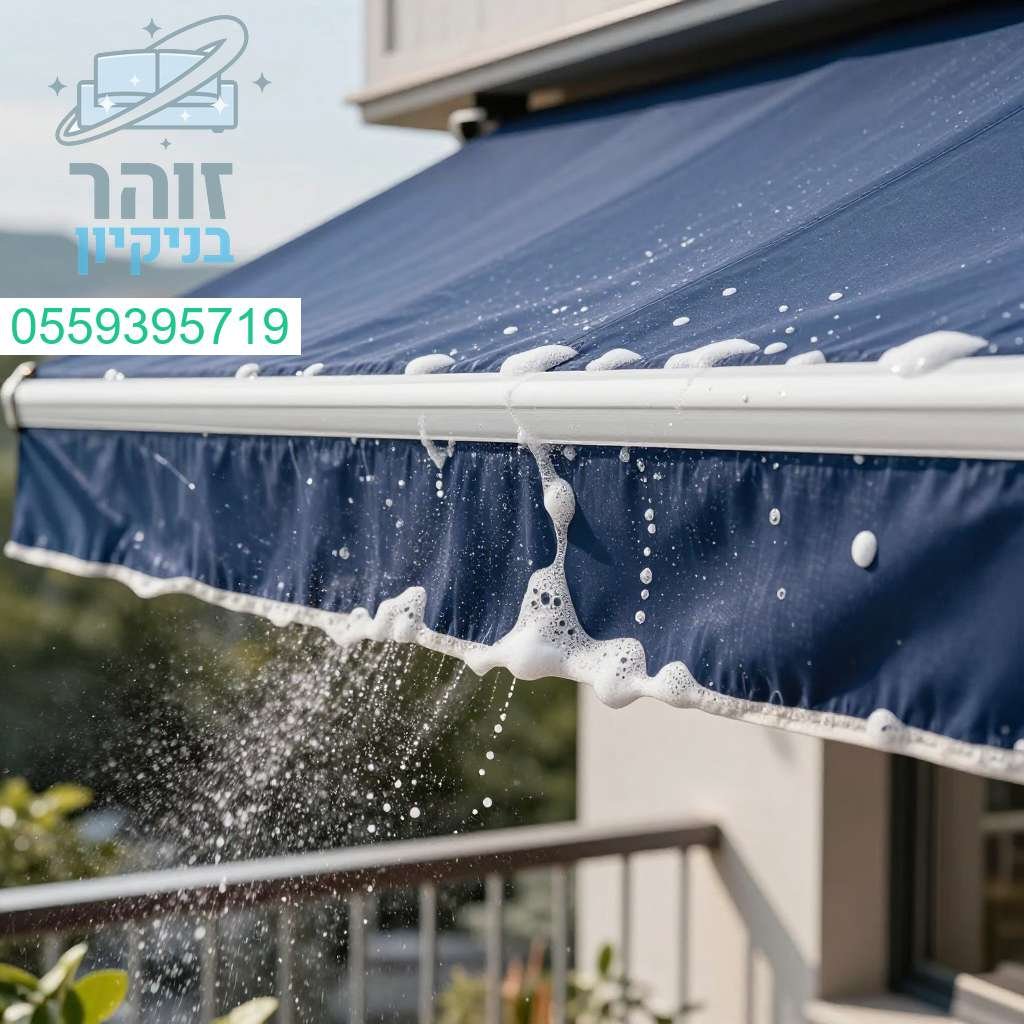 סוכך כחול עם קצף ניקוי מקצועי למרפסה שלכם - החזירו לו את הזוהר!